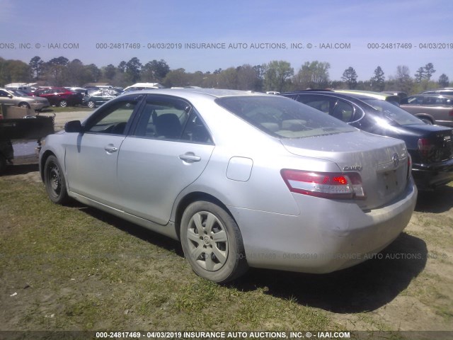 4T1BF3EK5BU127885 - 2011 TOYOTA CAMRY SE/LE/XLE SILVER photo 3