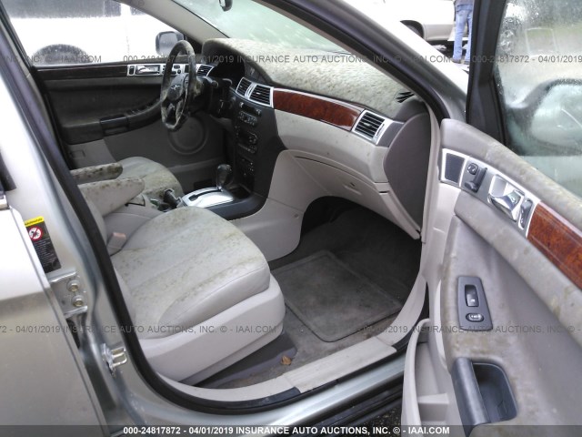 2C8GM68454R598187 - 2004 CHRYSLER PACIFICA SILVER photo 5