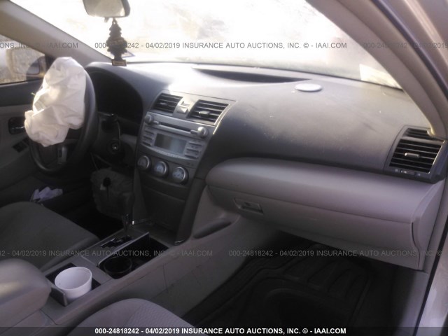 4T4BF3EK9BR151838 - 2011 TOYOTA CAMRY SE/LE/XLE TAN photo 5