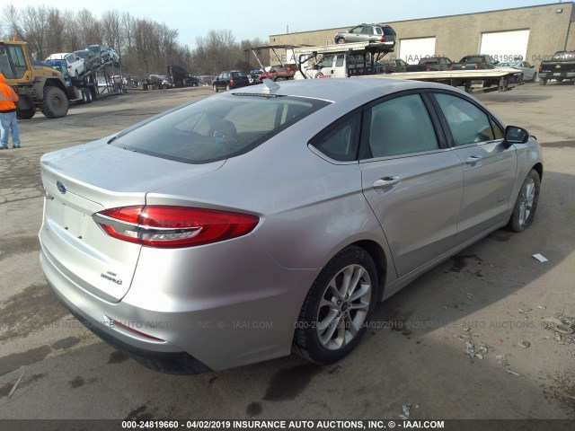 3FA6P0LU6KR106417 - 2019 FORD FUSION HYBRID SILVER photo 4