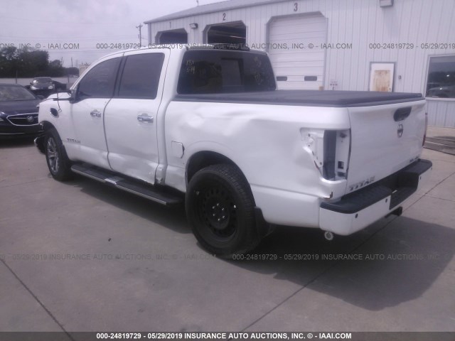 1N6AA1E55HN562564 - 2017 NISSAN TITAN WHITE photo 3