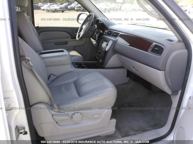 1GNUKDDJ0AR264667 - 2010 CHEVROLET TAHOE HYBRID WHITE photo 5