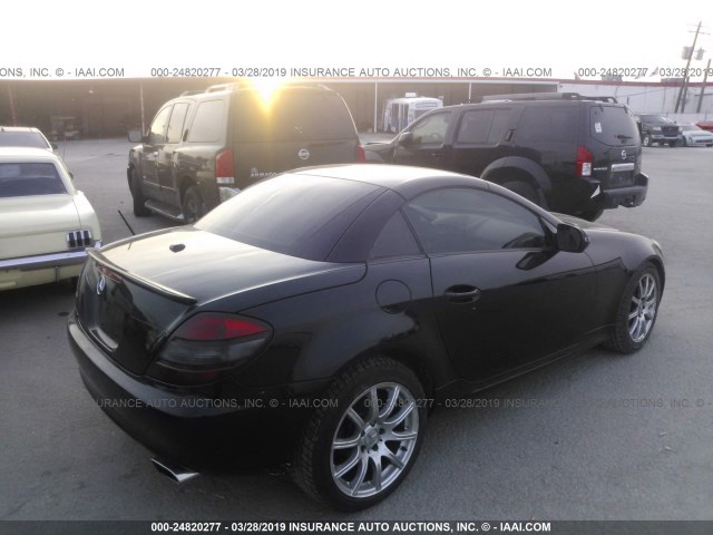 WDBWK54F39F191647 - 2009 MERCEDES-BENZ SLK 300 BLACK photo 4