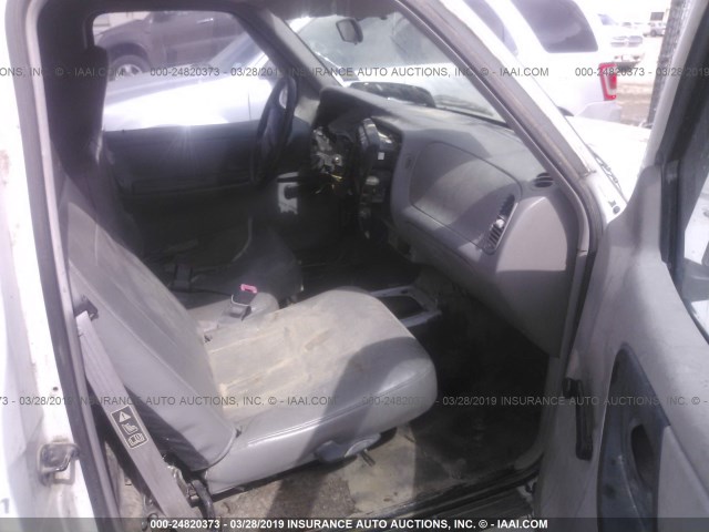 4F4YR12V5YTM29305 - 2000 MAZDA B3000 WHITE photo 5