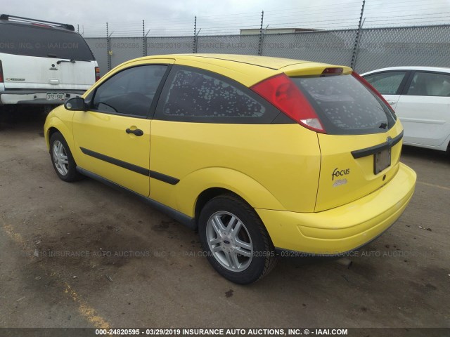 3FAFP3138YR257103 - 2000 FORD FOCUS ZX3 YELLOW photo 3