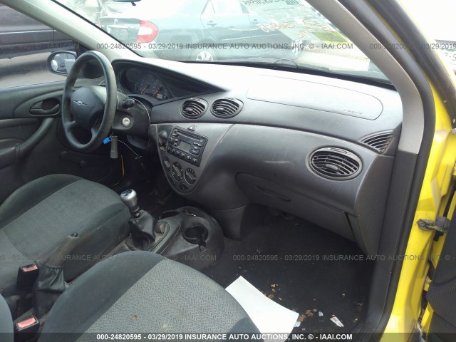 3FAFP3138YR257103 - 2000 FORD FOCUS ZX3 YELLOW photo 5