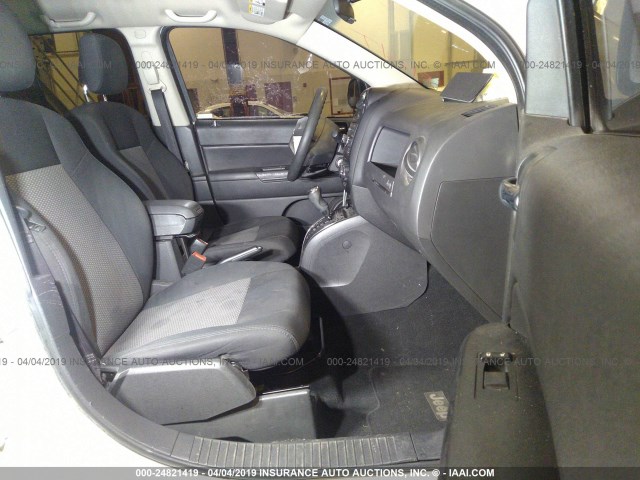 1J4NT4FB7AD578758 - 2010 JEEP COMPASS SPORT WHITE photo 5