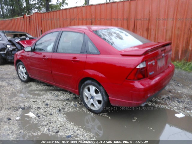 1FAHP38Z95W115970 - 2005 FORD FOCUS ZX4 ST RED photo 3