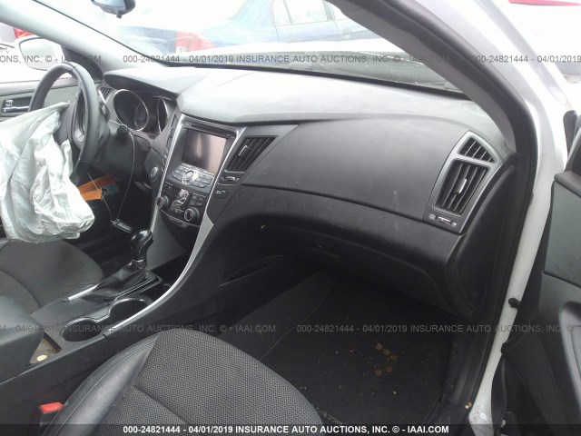 5NPEC4AB6CH430739 - 2012 HYUNDAI SONATA SE/LIMITED WHITE photo 5