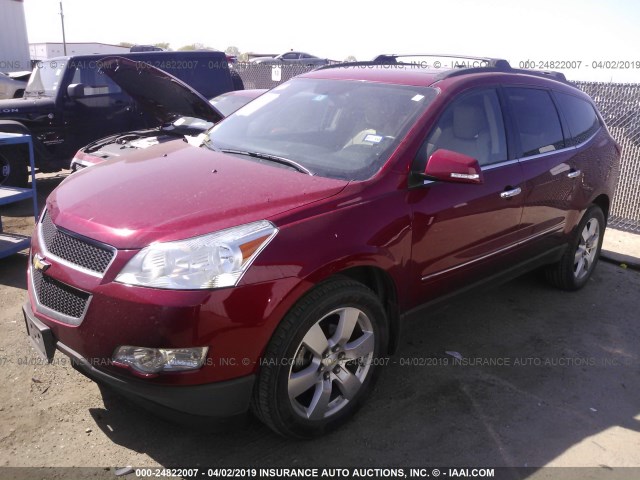 1GNKRLED0CJ340461 - 2012 CHEVROLET TRAVERSE LTZ RED photo 2