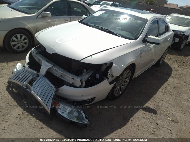 1LNHM93R59G615407 - 2009 LINCOLN MKS WHITE photo 2