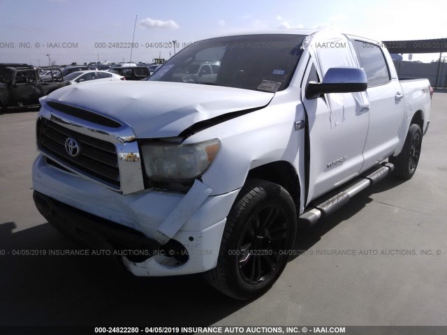 5TFDV58138X050875 - 2008 TOYOTA TUNDRA CREWMAX LIMITED WHITE photo 2