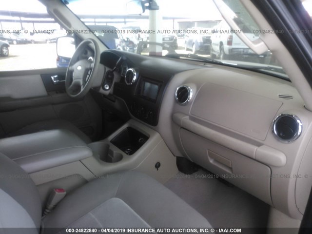 1FMPU15566LA29308 - 2006 FORD EXPEDITION XLT GRAY photo 5