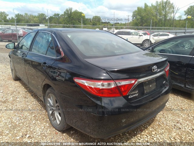 4T1BF1FK3HU810213 - 2017 TOYOTA CAMRY LE/XLE/SE/XSE შავი ფოტო 3