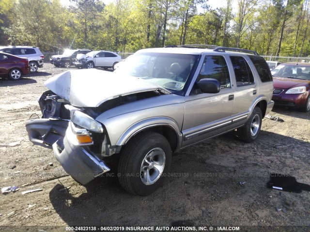 1GNCS13W212130727 - 2001 CHEVROLET BLAZER SILVER photo 2