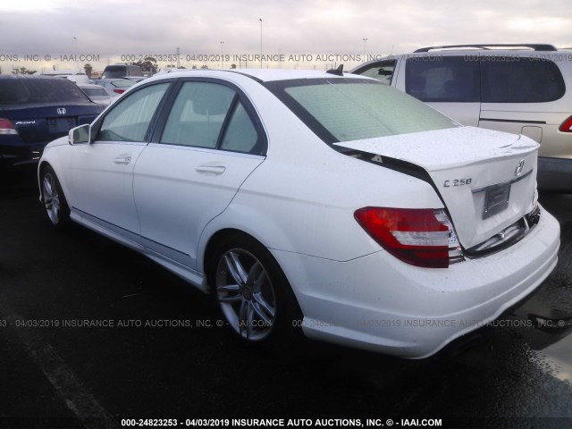 WDDGF4HB3EA964416 - 2014 MERCEDES-BENZ C 250 WHITE photo 3