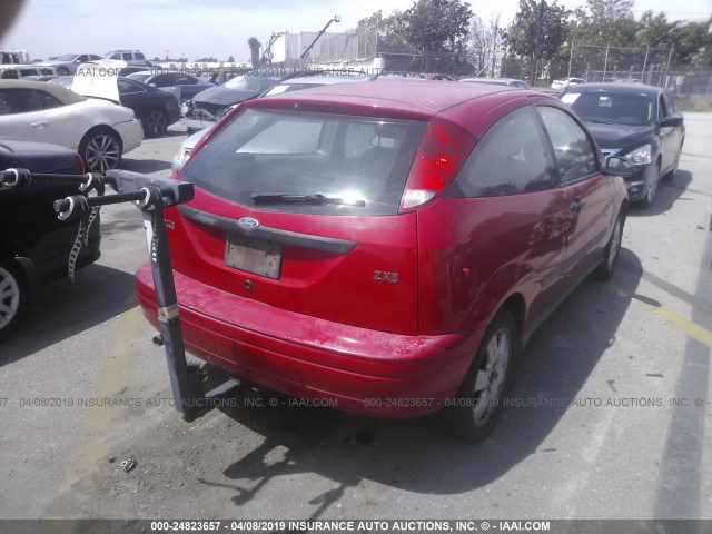 3FAFP31302R163840 - 2002 FORD FOCUS ZX3 RED photo 4