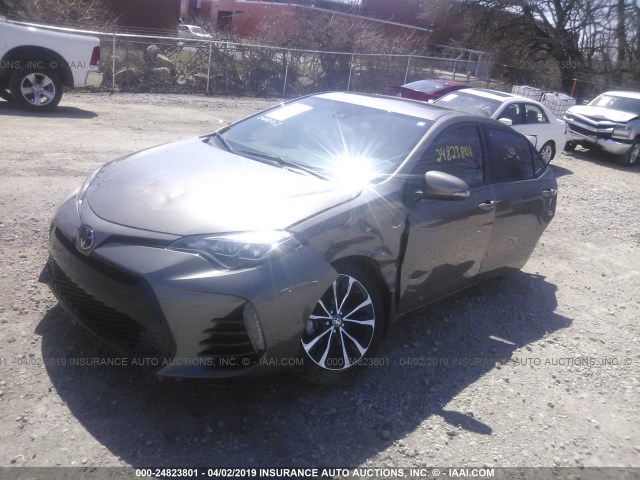 2T1BURHE3JC090320 - 2018 TOYOTA COROLLA L/LE/XLE/SE/XSE GRAY photo 2