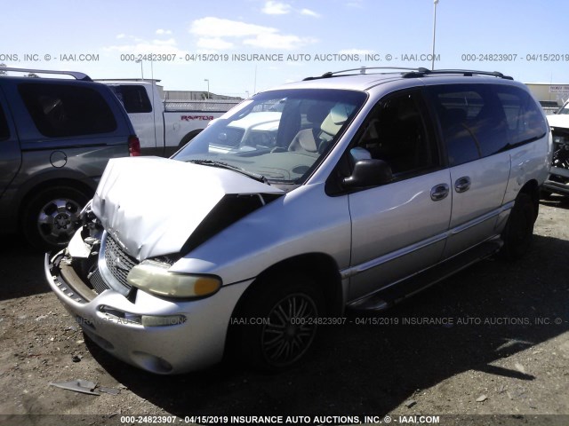 1C4GP44G1YB616816 - 2000 CHRYSLER TOWN & COUNTRY LX SILVER photo 2