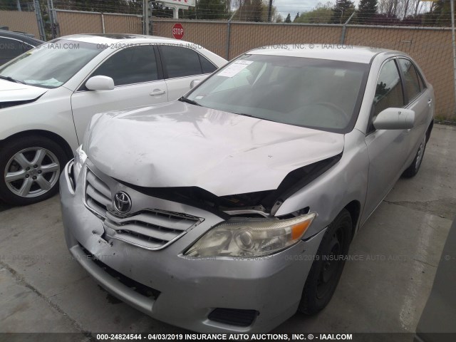 4T1BF3EK6BU162628 - 2011 TOYOTA CAMRY SE/LE/XLE SILVER photo 2