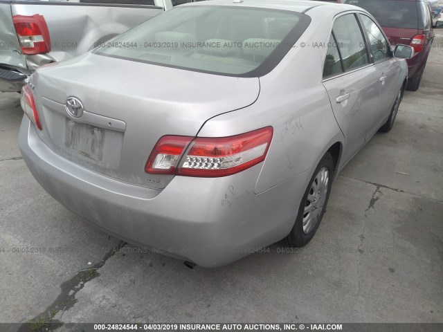 4T1BF3EK6BU162628 - 2011 TOYOTA CAMRY SE/LE/XLE SILVER photo 4