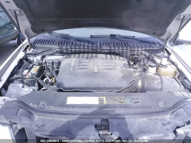 5LMFU27R24LJ39400 - 2004 LINCOLN NAVIGATOR 白色 照片 10