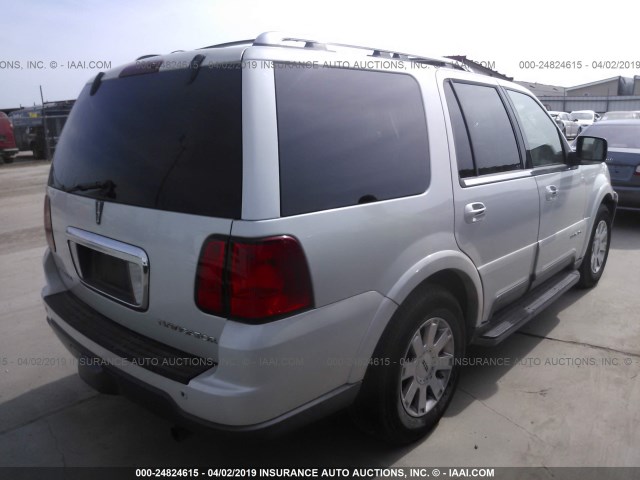 5LMFU27R24LJ39400 - 2004 LINCOLN NAVIGATOR 白色 照片 4