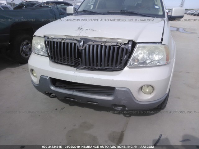 5LMFU27R24LJ39400 - 2004 LINCOLN NAVIGATOR 白色 照片 6