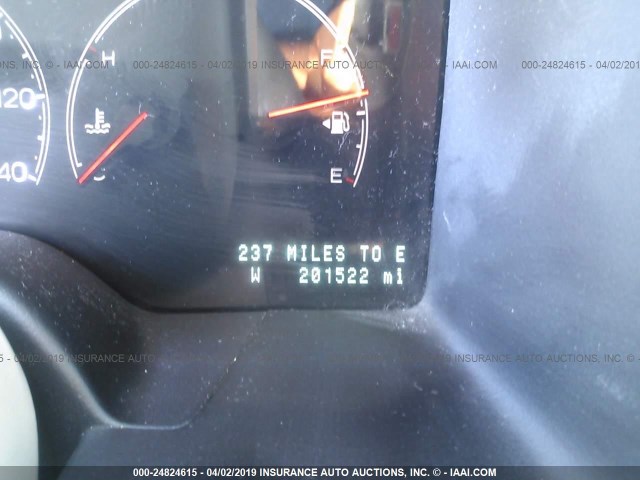 5LMFU27R24LJ39400 - 2004 LINCOLN NAVIGATOR 白色 照片 7