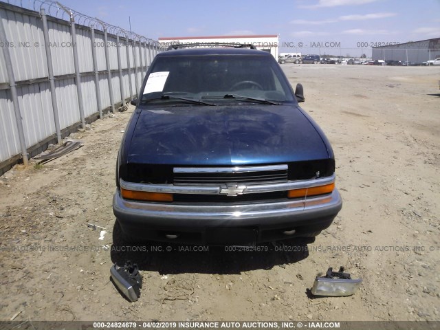 1GNDT13W9W2293111 - 1998 CHEVROLET BLAZER BLUE photo 6