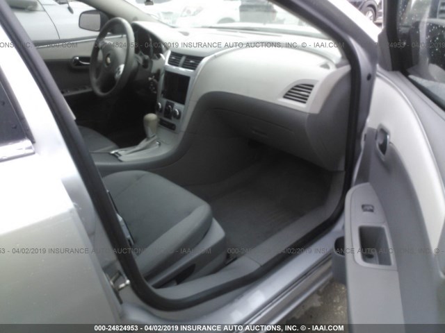 1G1ZB5E00CF216061 - 2012 CHEVROLET MALIBU LS ვერცხლისფერი ფოტო 5