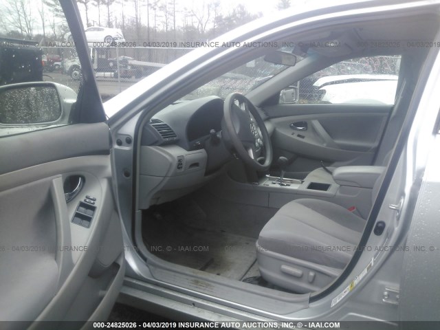 4T1BE46K59U281045 - 2009 TOYOTA CAMRY SE/LE/XLE SILVER photo 5