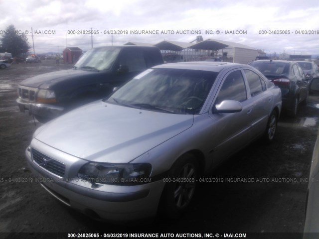 YV1RS61R822179407 - 2002 VOLVO S60 SILVER photo 2