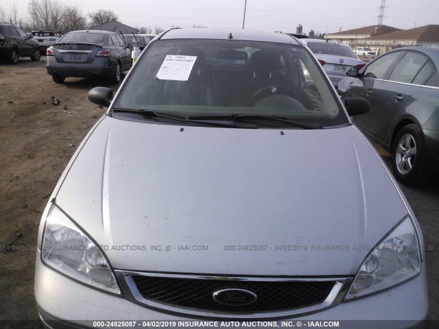 1FAFP31N66W161496 - 2006 FORD FOCUS ZX3 SILVER photo 6