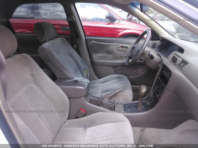 JT2BF22K1X0148517 - 1999 TOYOTA CAMRY LE/XLE Ақ фото 5