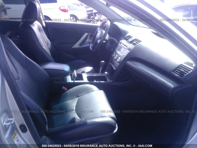 4T1BK46K69U086578 - 2009 TOYOTA CAMRY SE/LE/XLE SILVER photo 5
