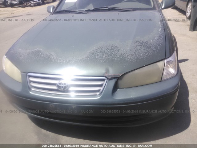 JT2BG22K410569118 - 2001 TOYOTA CAMRY CE/LE/XLE GREEN photo 6