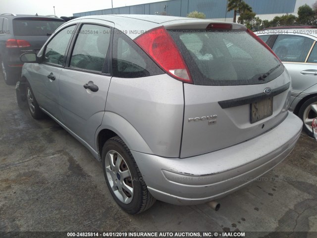 3FAFP37N85R129707 - 2005 FORD FOCUS ZX5 SILVER photo 3