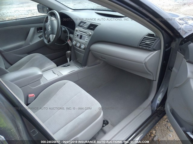 4T4BF3EK5BR215003 - 2011 TOYOTA CAMRY SE/LE/XLE 灰色 照片 5