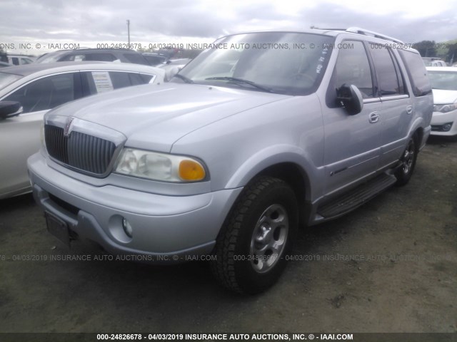 5LMFU28A1YLJ25406 - 2000 LINCOLN NAVIGATOR 银色 照片 2
