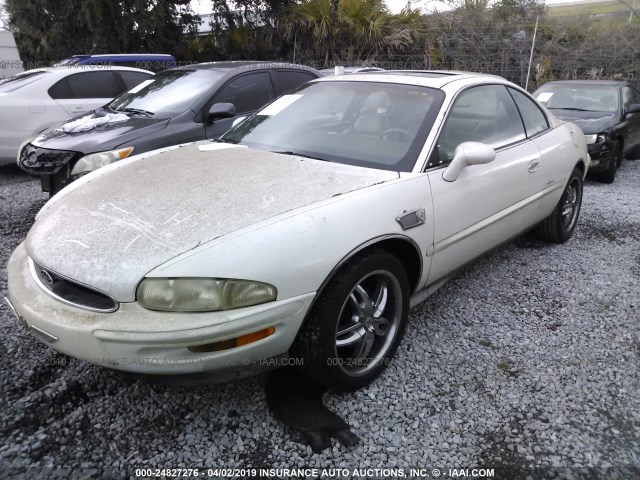 1G4GD2219W4710922 - 1998 BUICK RIVIERA WHITE photo 2