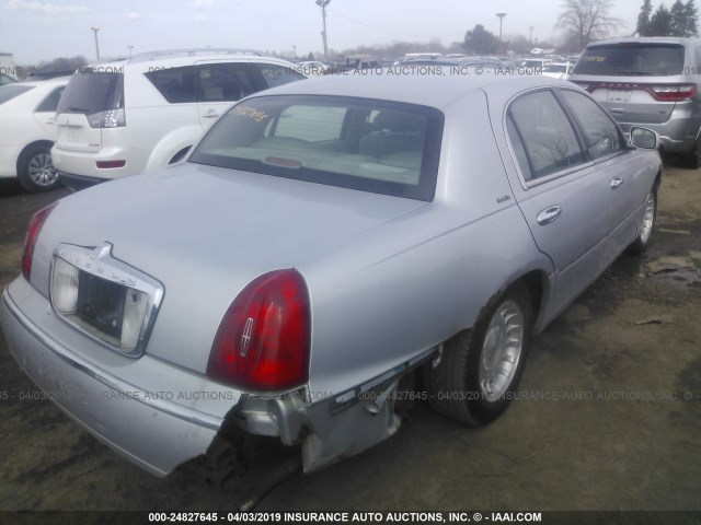 1LNFM81W0WY732117 - 1998 LINCOLN TOWN CAR EXECUTIVE SILVER photo 4