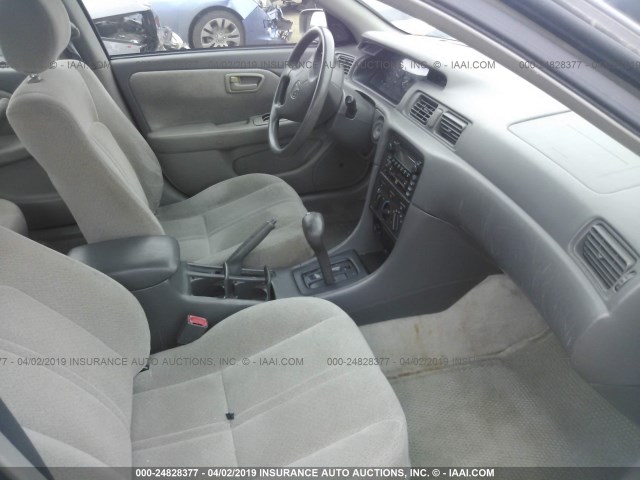 4T1BF22K01U121182 - 2001 TOYOTA CAMRY LE/XLE GRAY photo 5