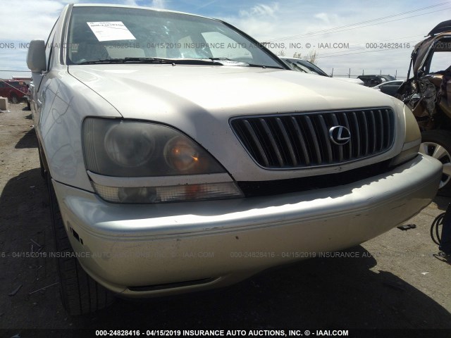 JT6HF10U1Y0135162 - 2000 LEXUS RX 300 WHITE photo 6