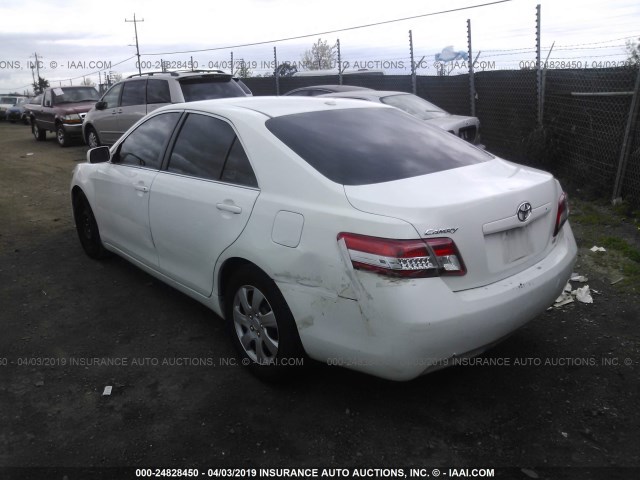 4T4BF3EKXBR088894 - 2011 TOYOTA CAMRY SE/LE/XLE WHITE photo 3