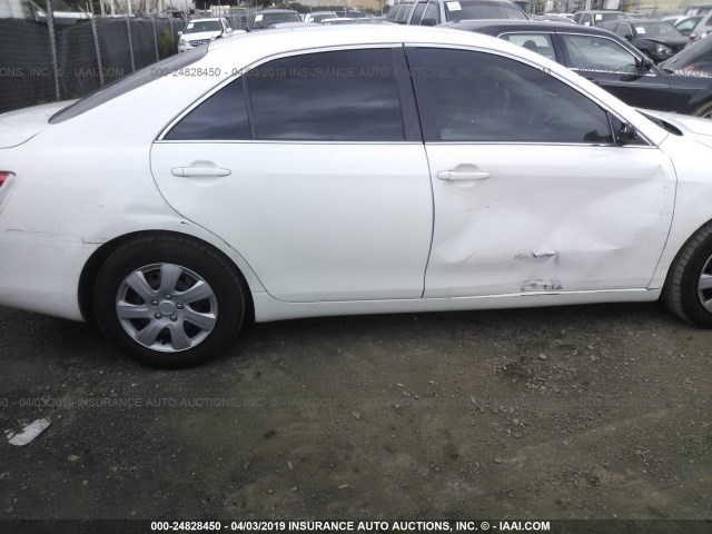 4T4BF3EKXBR088894 - 2011 TOYOTA CAMRY SE/LE/XLE WHITE photo 6