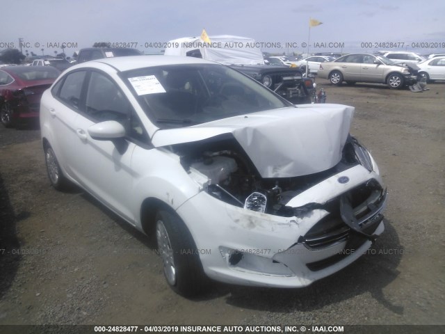 3FADP4AJ5JM121848 - 2018 FORD FIESTA S WHITE photo 1