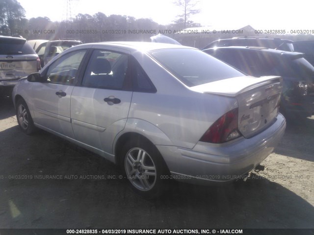 1FAFP34P22W299740 - 2002 FORD FOCUS SE/SE COMFORT SILVER photo 3