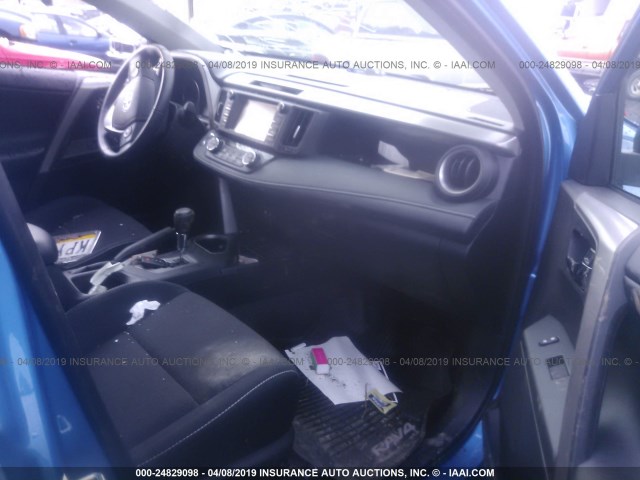 2T3RFREV6JW750532 - 2018 TOYOTA RAV4 ADVENTURE/XLE BLUE photo 5