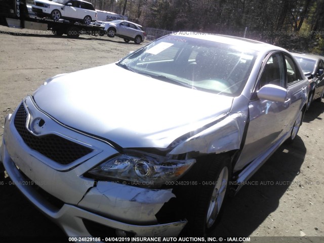 4T1BF3EK0BU204873 - 2011 TOYOTA CAMRY SE/LE/XLE SILVER photo 2